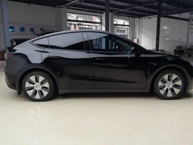 Tesla Model Y — Фото автомобиля 3