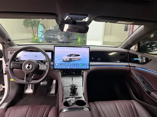 Denza Z9GT — Фото автомобиля 12