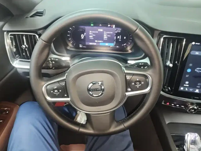 Volvo S60 — Фото автомобиля 10