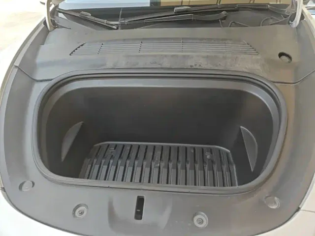 Tesla Model Y — Фото автомобиля 19