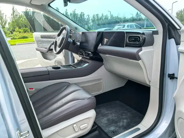 Leapmotor C11 — Фото автомобиля 14