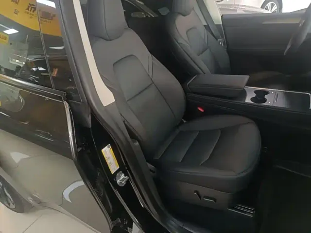 Tesla Model Y — Фото автомобиля 24