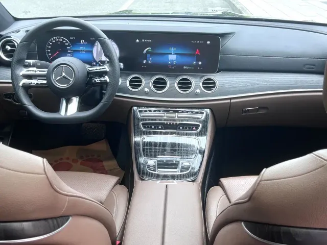 Mercedes-Benz E-Class — Фото автомобиля 3