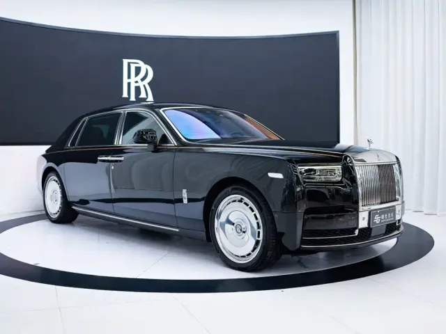 Rolls-Royce Phantom — Фото автомобиля 3