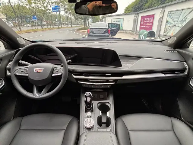 Cadillac XT4 — Фото автомобиля 7
