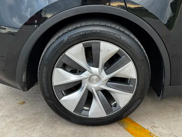 Tesla Model Y — Фото автомобиля 14