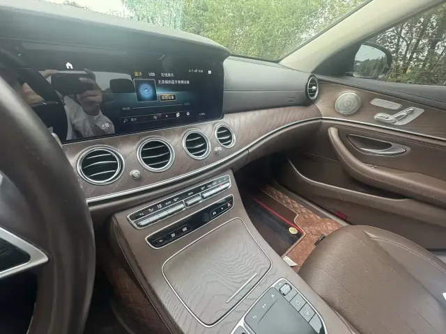 Mercedes-Benz E-Class — Фото автомобиля 20