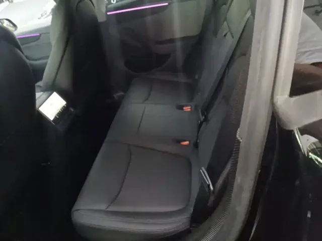Tesla Model Y — Фото автомобиля 16