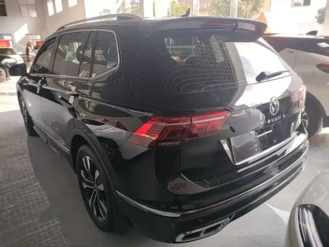 Volkswagen Tiguan L — Фото автомобиля 4