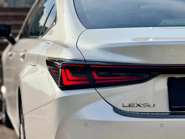 Lexus ES — Фото автомобиля 13