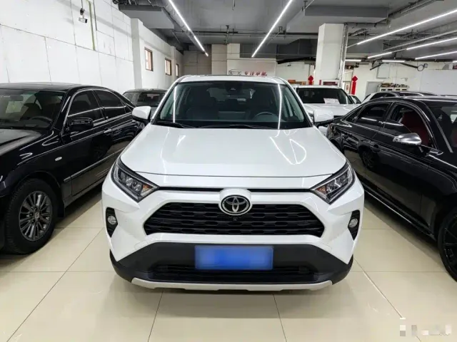 Toyota RAV4 — Фото автомобиля 2