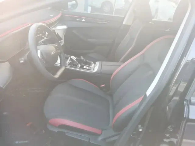 Dongfeng Yixuan MAX — Фото автомобиля 10