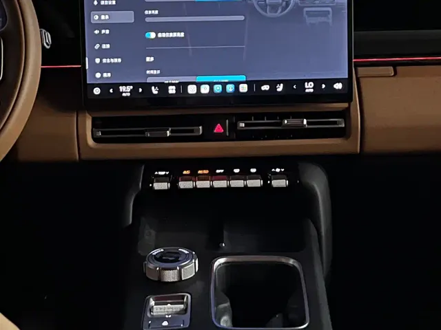 iCAR V27 — Фото автомобиля 8