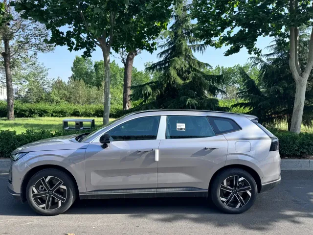 Volvo XC70 Plug-in Hybrid — Фото автомобиля 3