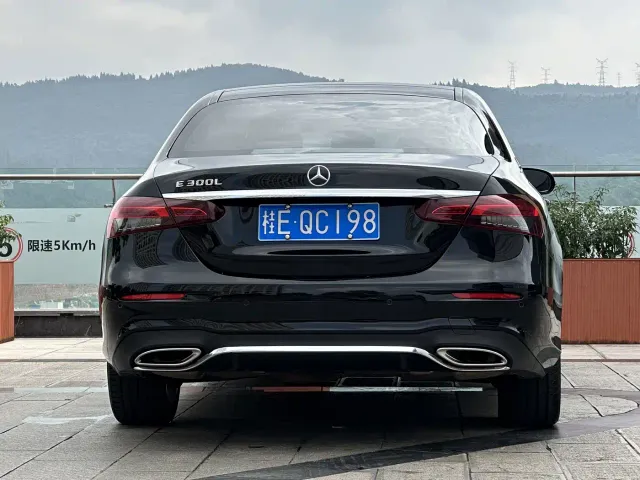 Mercedes-Benz E-Class — Фото автомобиля 10