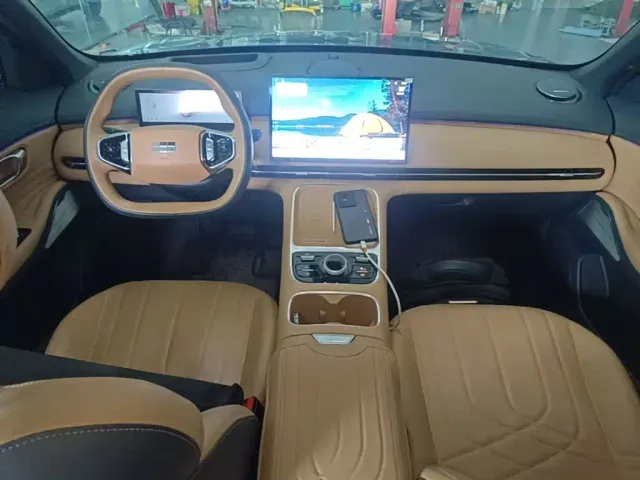 Geely Galaxy Starship 7 EM-i — Фото автомобиля 9