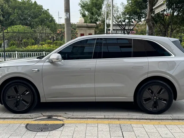 Li Auto L6 — Фото автомобиля 7