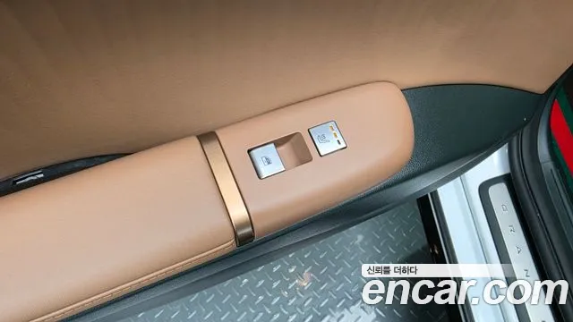 Hyundai Grandeur Grandeur (GN7) 2.5 Бензин 2WD — Фото автомобиля 30