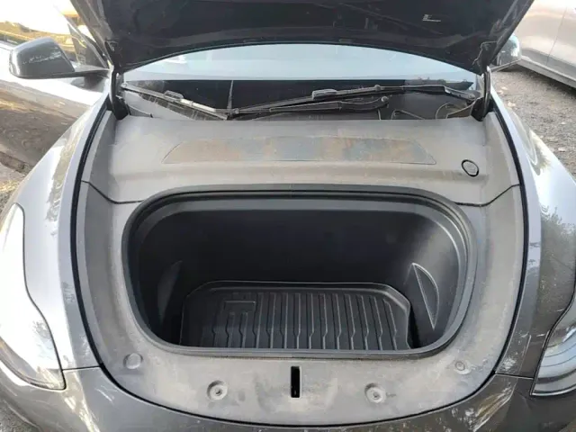 Tesla Model Y — Фото автомобиля 19