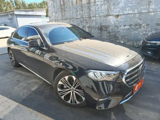 Mercedes-Benz E-Class — Фото автомобиля 2