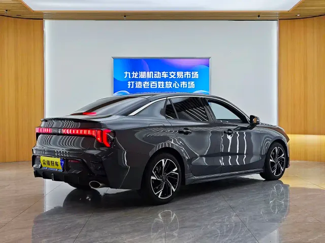 Lynk & Co 03 — Фото автомобиля 6