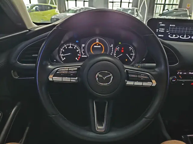 Mazda Axela — Фото автомобиля 5