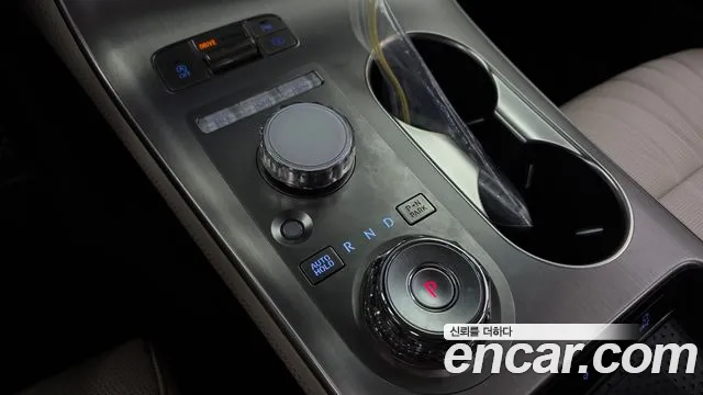 Genesis GV70 — Фото автомобиля 12