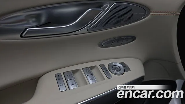Genesis GV70 2.5T Бензин AWD — Фото автомобиля 25