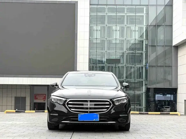 Mercedes-Benz E-Class — Фото автомобиля 2