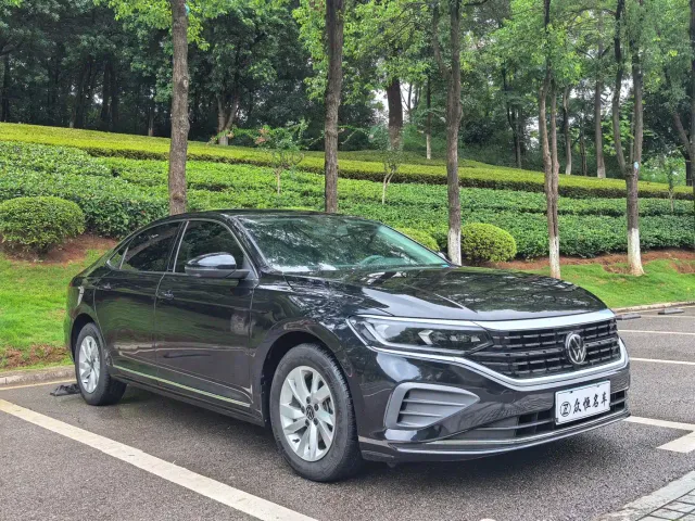 Volkswagen Passat — Фото автомобиля 3