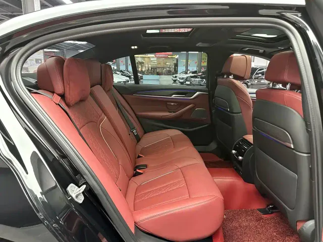 BMW 5 Series — Фото автомобиля 6