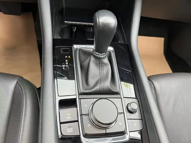 Mazda Axela — Фото автомобиля 13