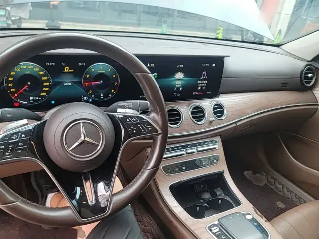 Mercedes-Benz E-Class — Фото автомобиля 9