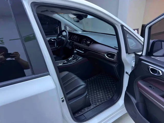 GAC Trumpchi M6 — Фото автомобиля 10