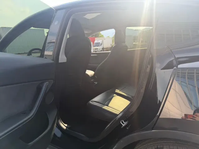 Tesla Model Y — Фото автомобиля 9