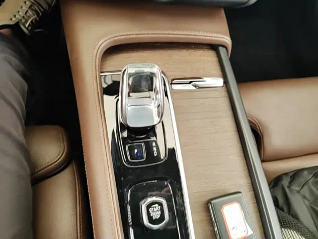 Volvo S90 — Фото автомобиля 9