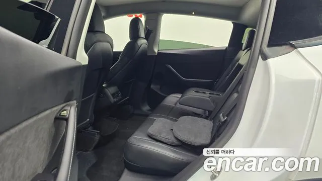 Tesla Model Y — Фото автомобиля 12
