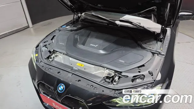 BMW i4 — Фото автомобиля 6