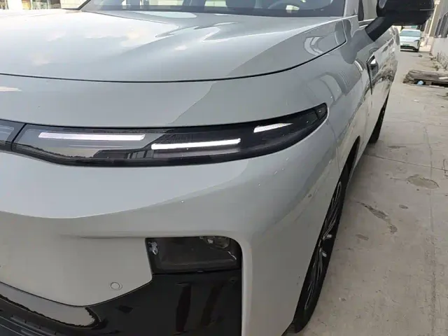 Leapmotor B10 — Фото автомобиля 23