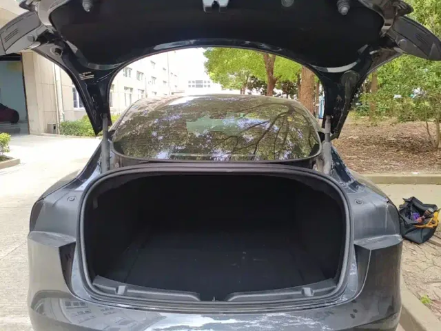 Tesla Model 3 — Фото автомобиля 18