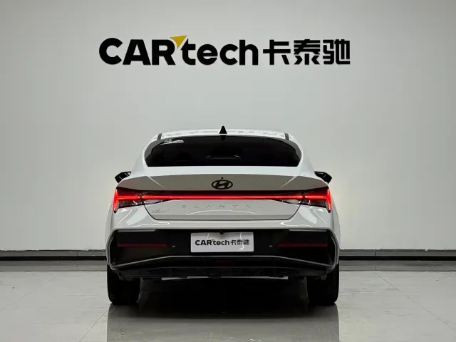 Hyundai Elantra — Фото автомобиля 5