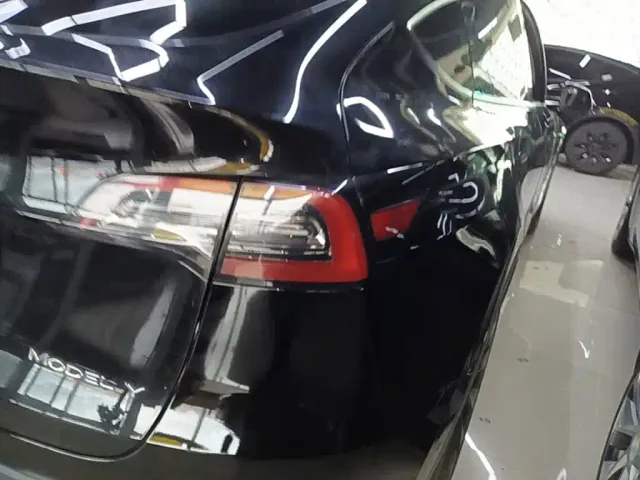 Tesla Model Y — Фото автомобиля 7