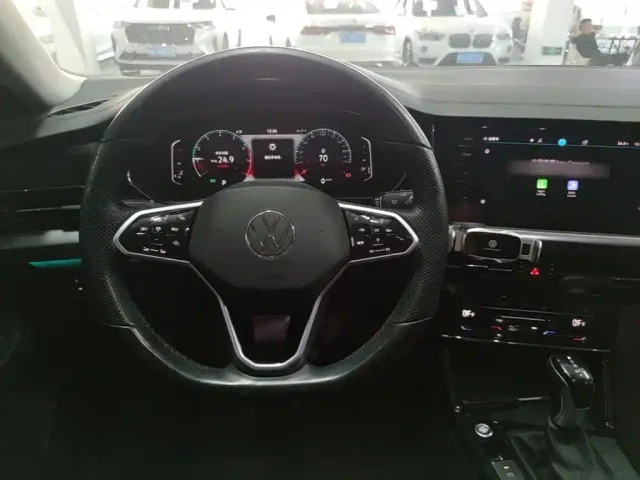 Volkswagen Passat — Фото автомобиля 6