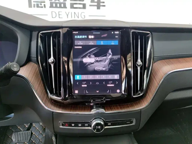 Volvo XC60 — Фото автомобиля 13