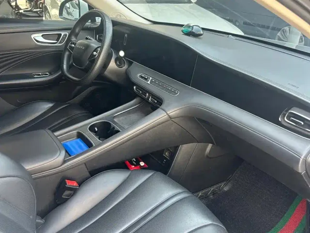 Roewe D7 — Фото автомобиля 14