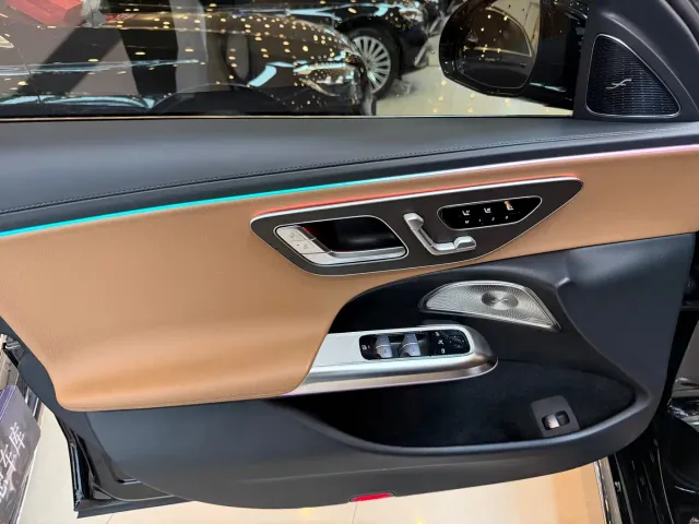 Mercedes-Benz E-Class — Фото автомобиля 4