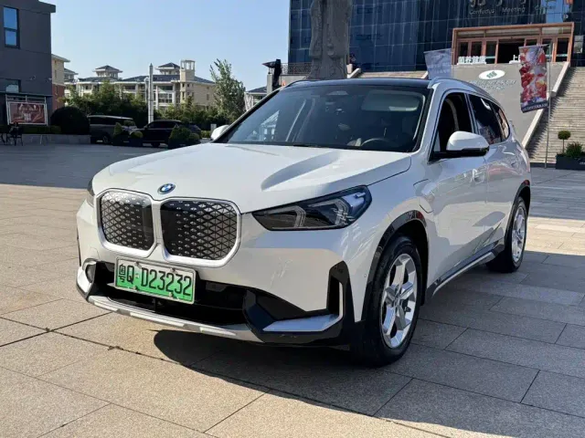 Фотография автомобиля — BMW iX1