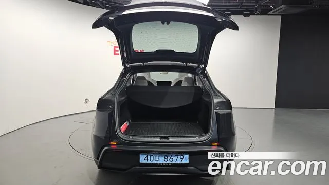 Tesla Model Y — Фото автомобиля 27