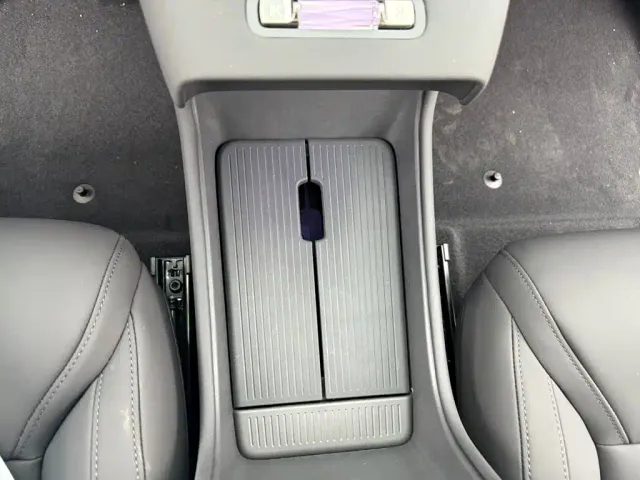 Volvo XC70 Plug-in Hybrid — Фото автомобиля 9