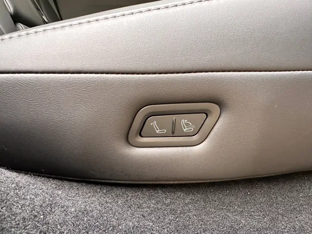 Tesla Model Y — Фото автомобиля 17